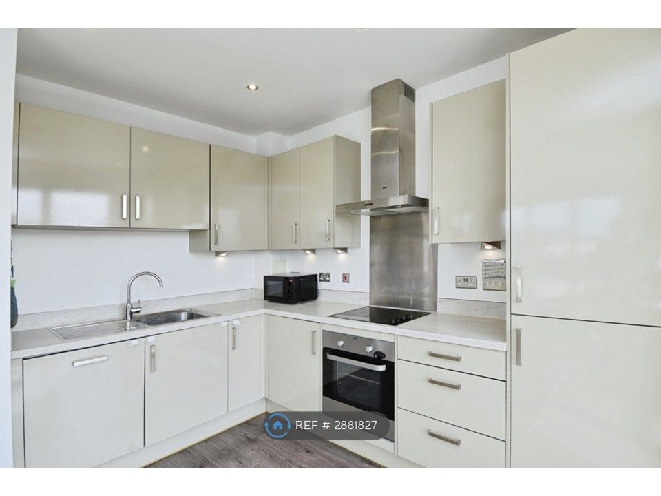 Property photo 3 of 19 Kitchen