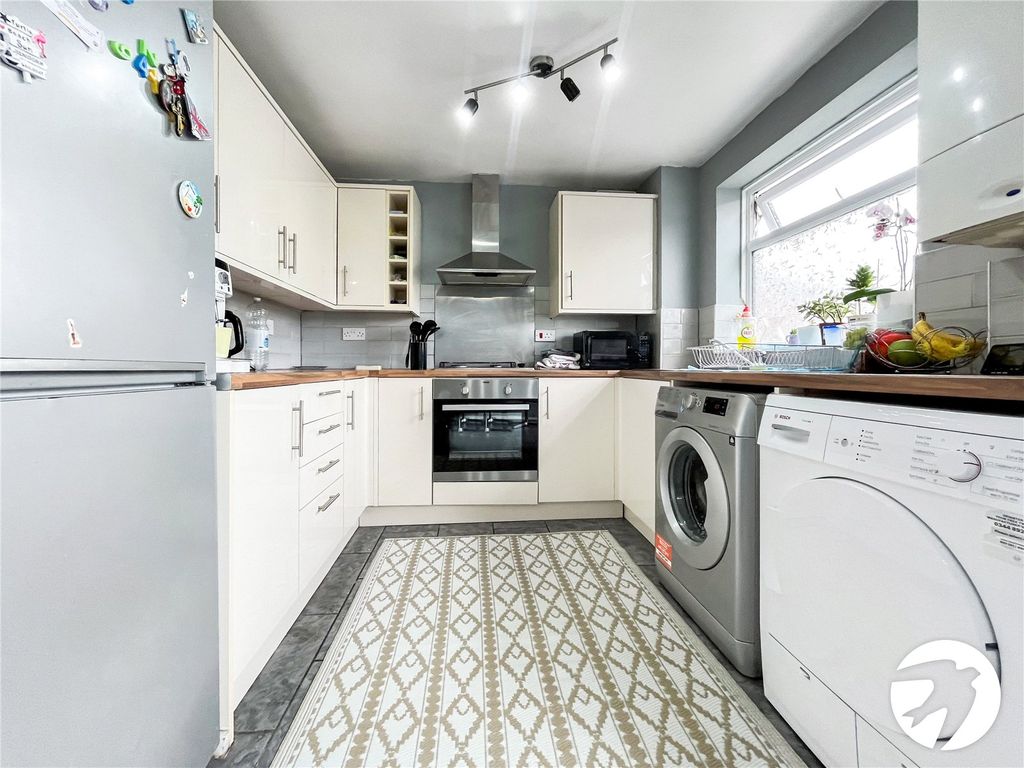 Property photo 2 of 11 Picture No. 22