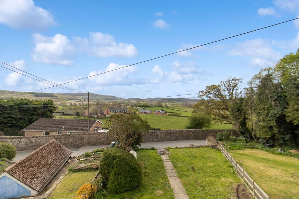 Property photo 2 of 23