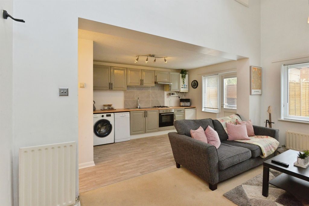 Property photo 3 of 12