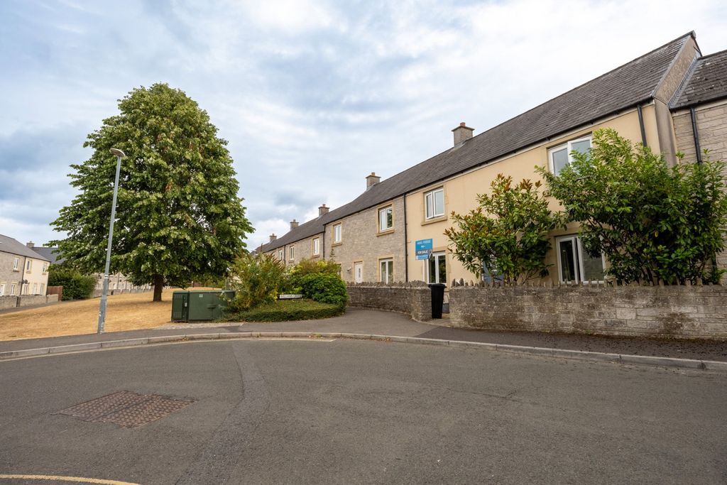 Property photo 2 of 43