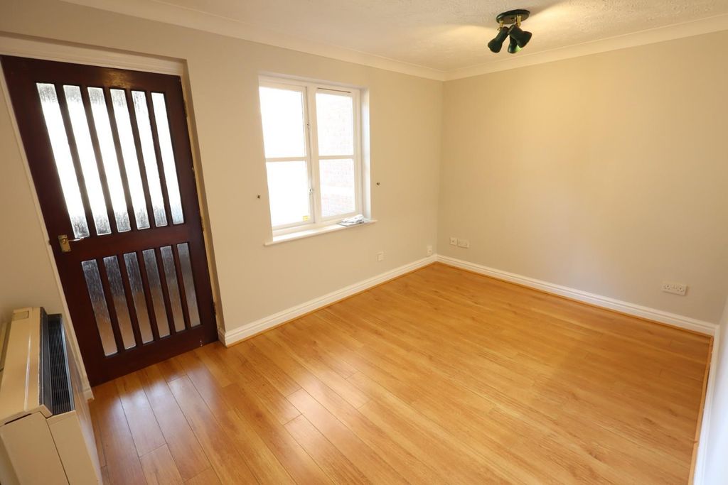 Property photo 3 of 12 Lounge