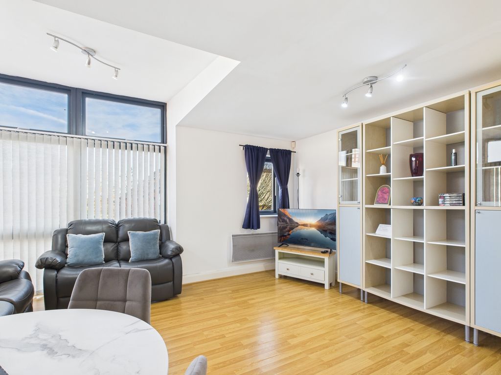 Property photo 2 of 27