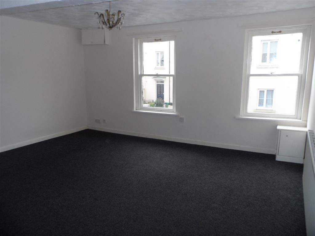 Property photo 1 of 5 Living Room