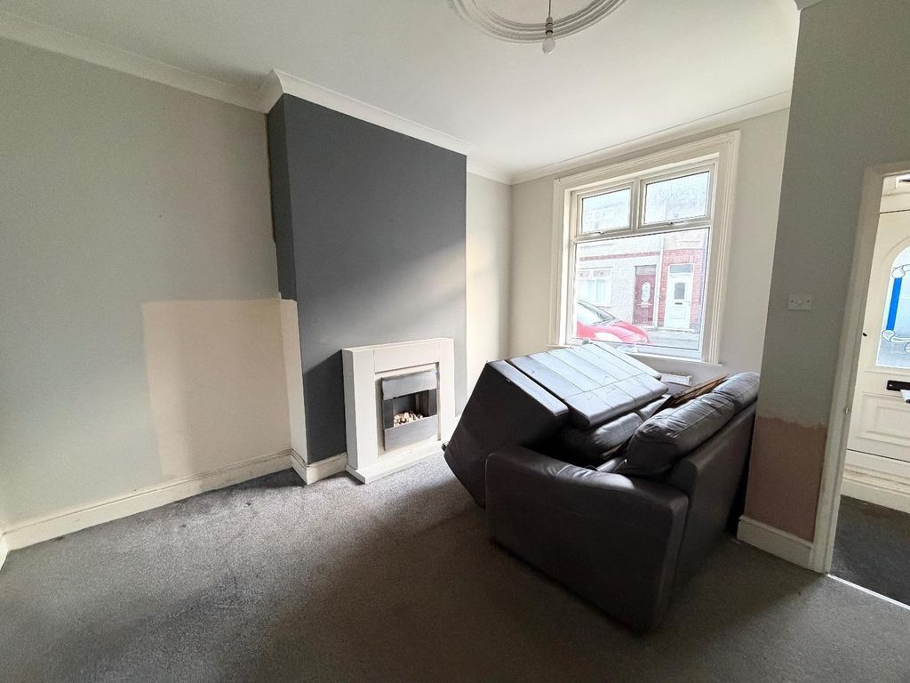 Property photo 2 of 7 Lounge