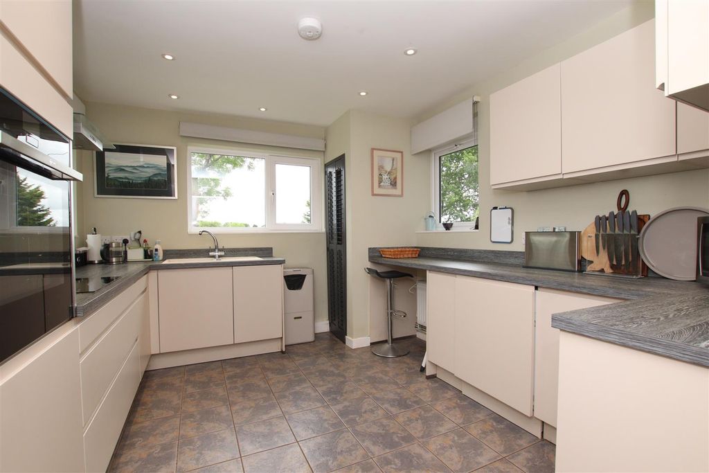Property photo 2 of 19 Kitchen.Jpg