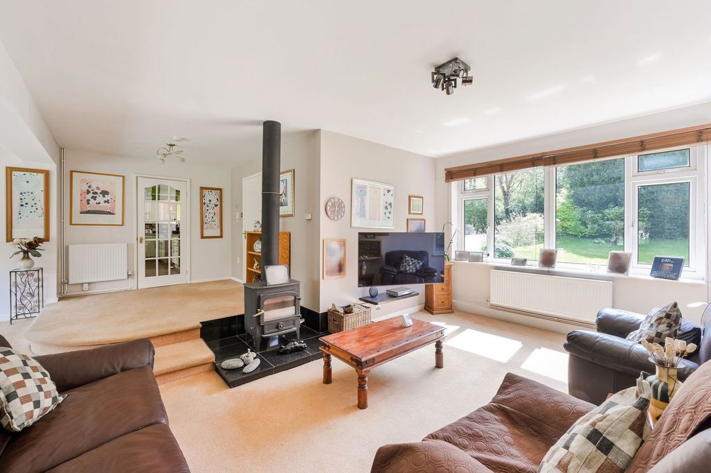 Property photo 2 of 27