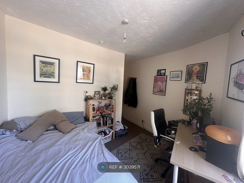 Property photo 3 of 6 Bedroom 1