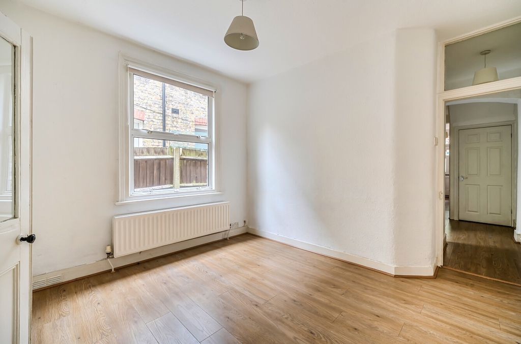 Property photo 2 of 12 1369022-5-68ee308...