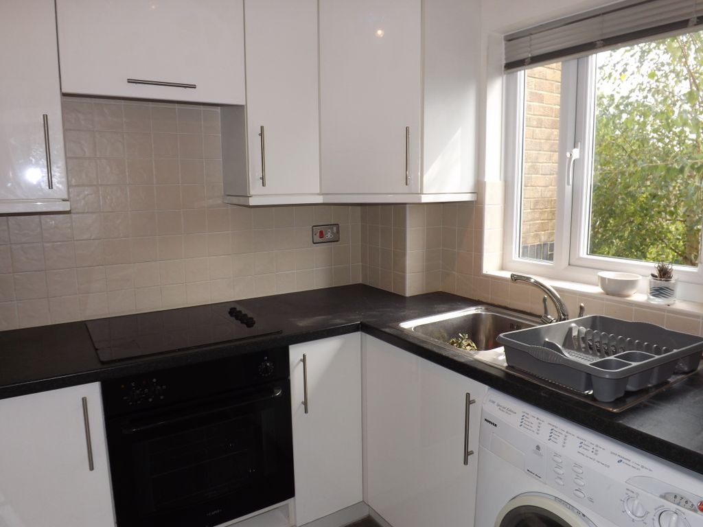 Property photo 3 of 6 Kitchen