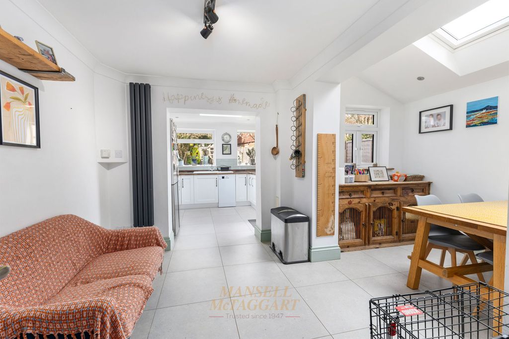 Property photo 3 of 25