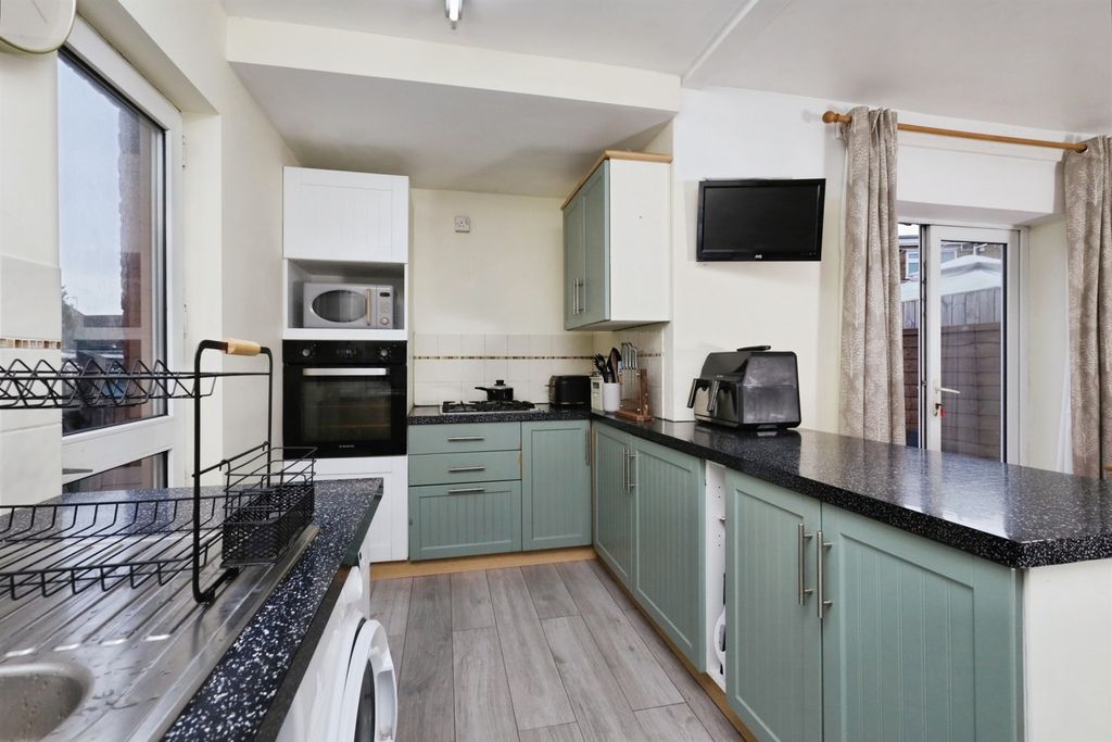 Property photo 3 of 12