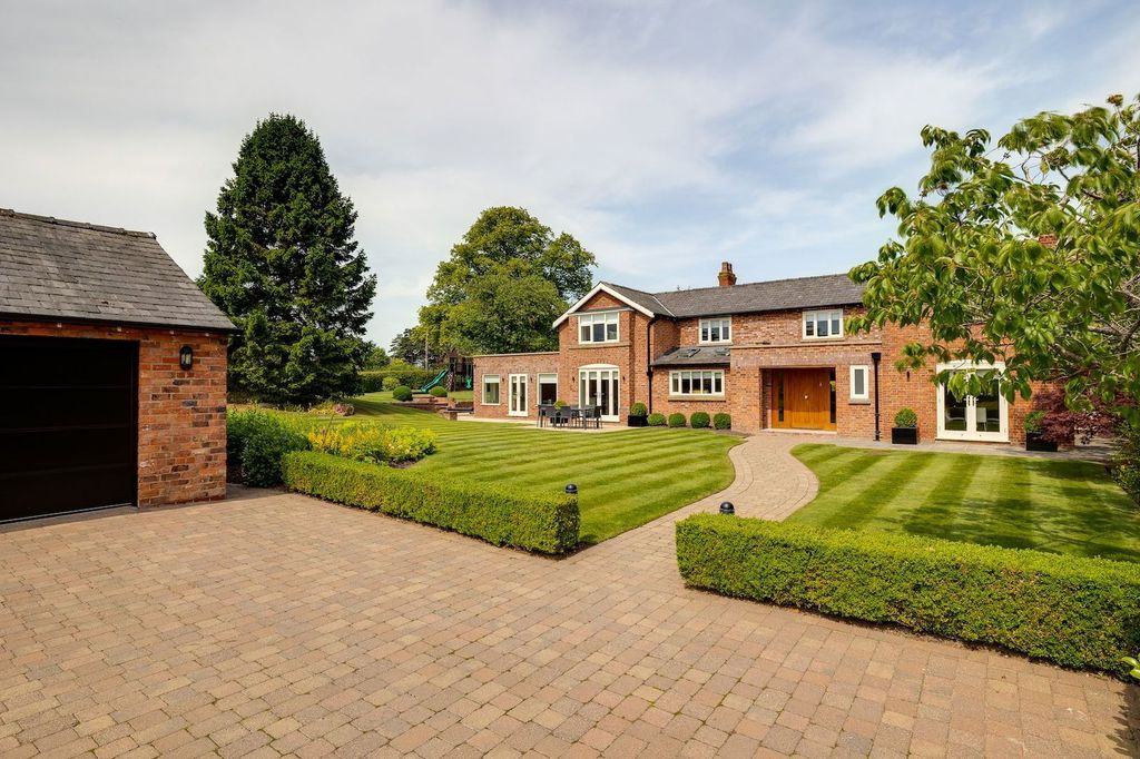 Property photo 2 of 54
