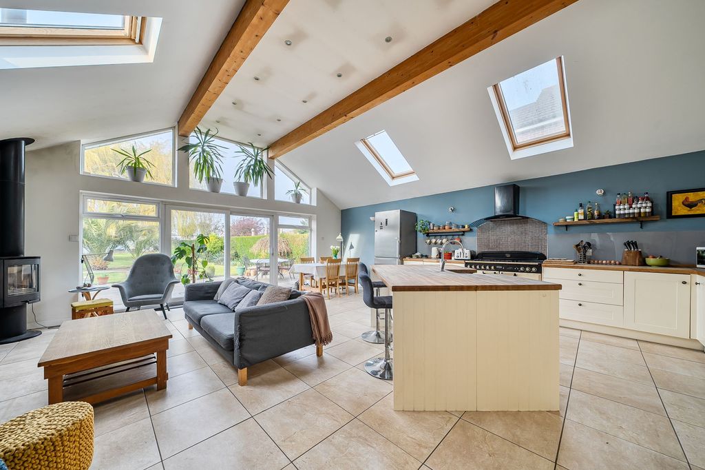 Property photo 2 of 16