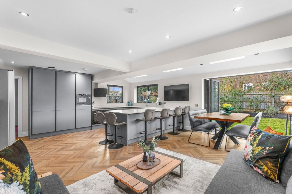 Property photo 2 of 20