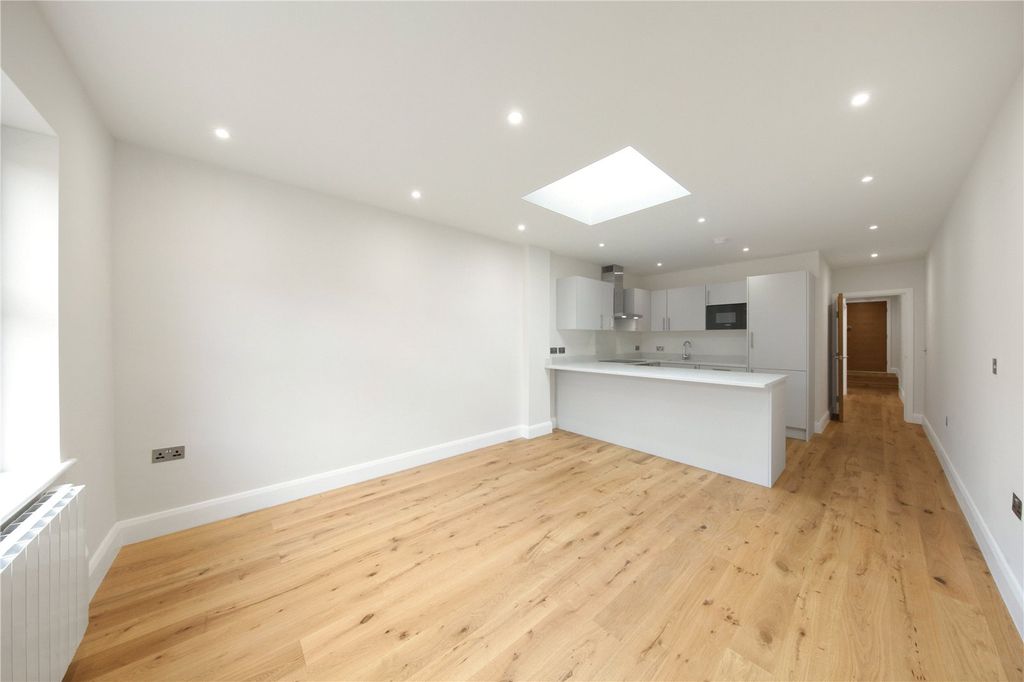 Property photo 2 of 14 Picture No. 04