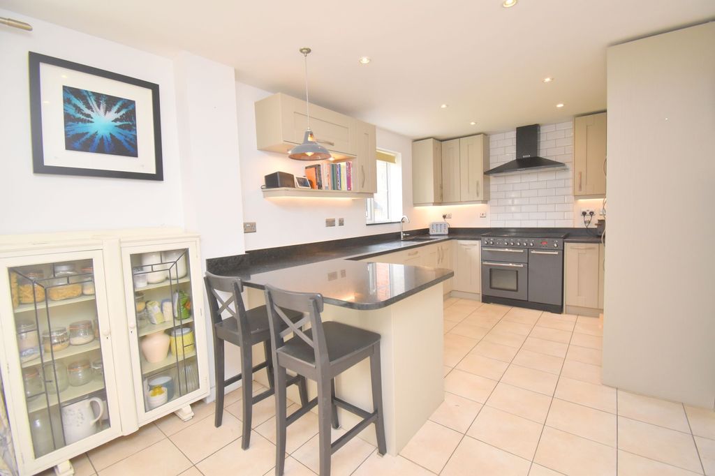 Property photo 2 of 27