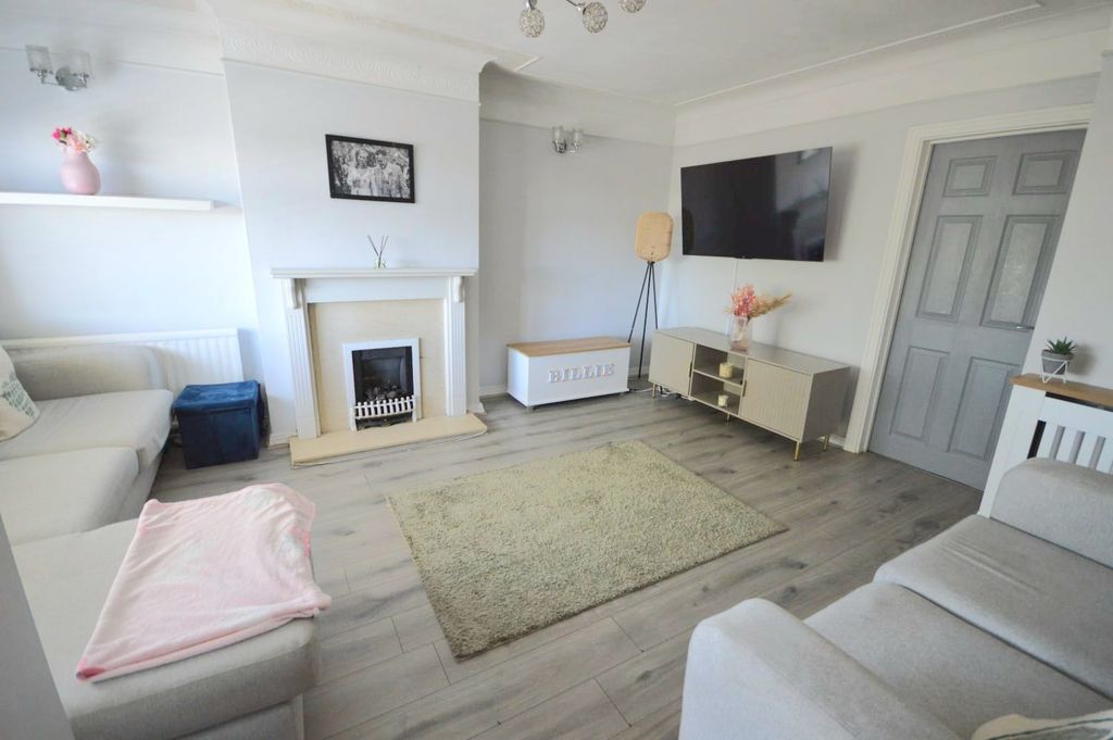 Property photo 2 of 22