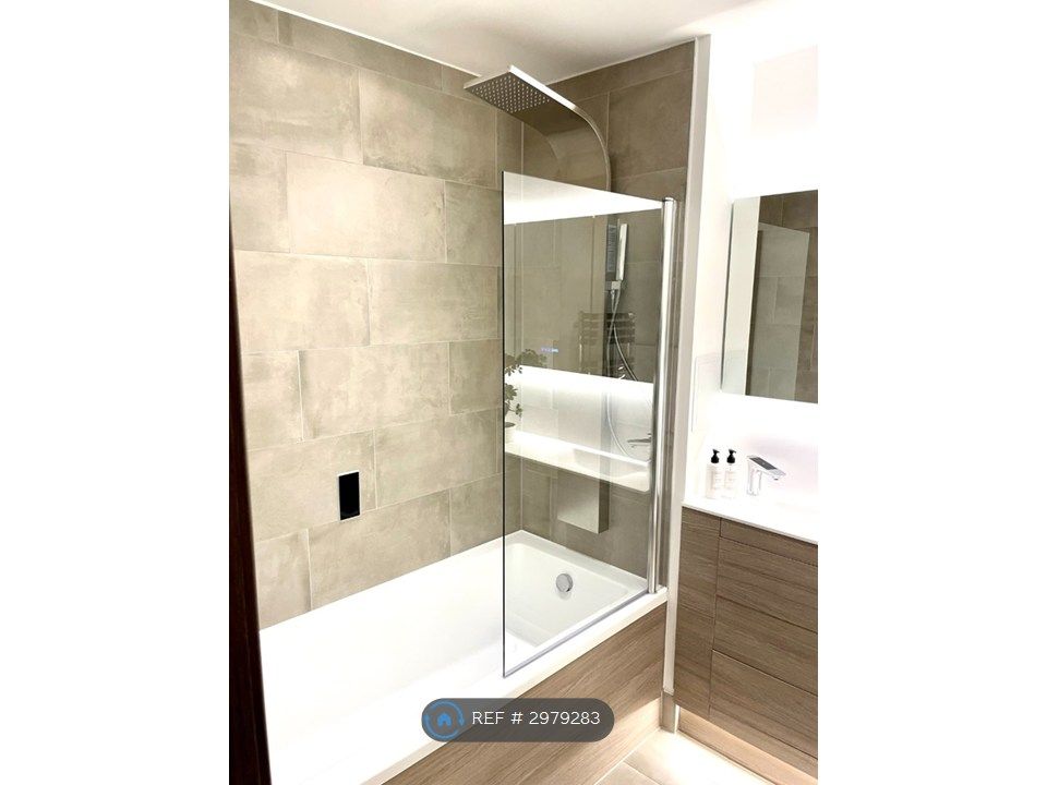 Property photo 3 of 16 Bathroom