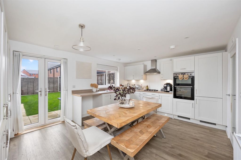Property photo 2 of 21 Kitchen
