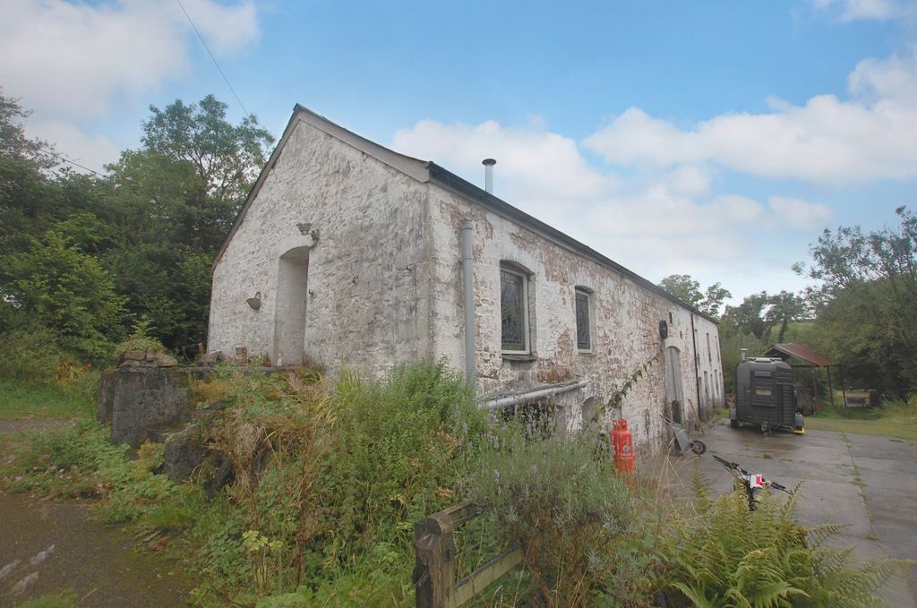 Property photo 2 of 18