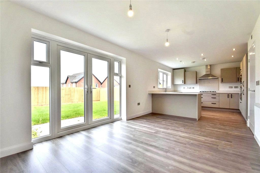 Property photo 2 of 11 Kitchen/Dining