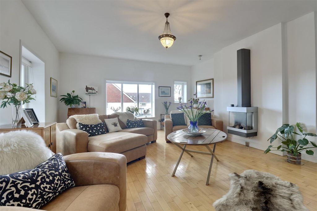 Additional image 6 of 3 bed maisonette for saleLangstone High Street, Havant PO9