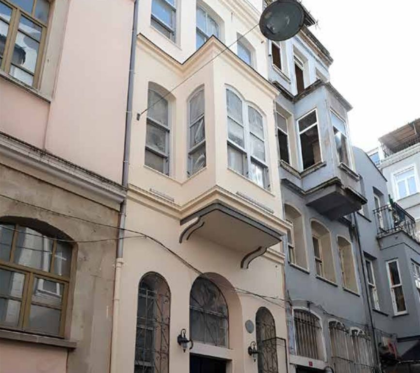 Property photo 1 of 13 Renovated Property For Sale In Fatih, Istanbul - A Great Location Property