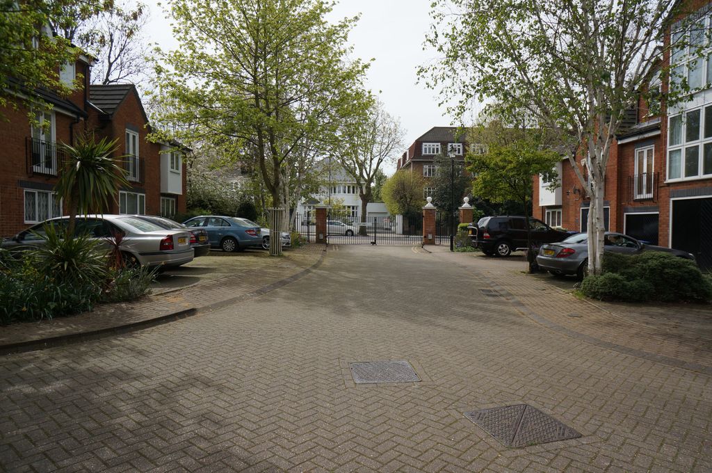 Property photo 3 of 32