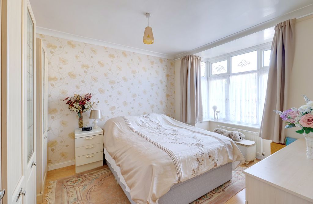 Additional image 14 of 2 bed detached bungalow for saleUpminster Road North, Rainham RM13