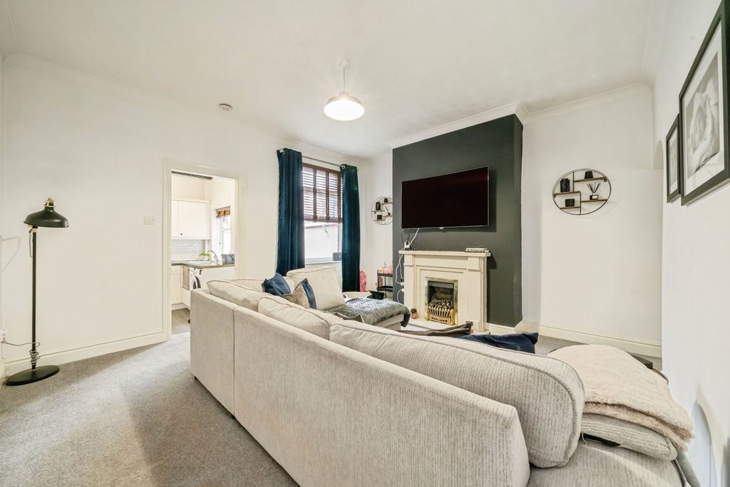 Property photo 3 of 16 Pbox-Img.Jpg