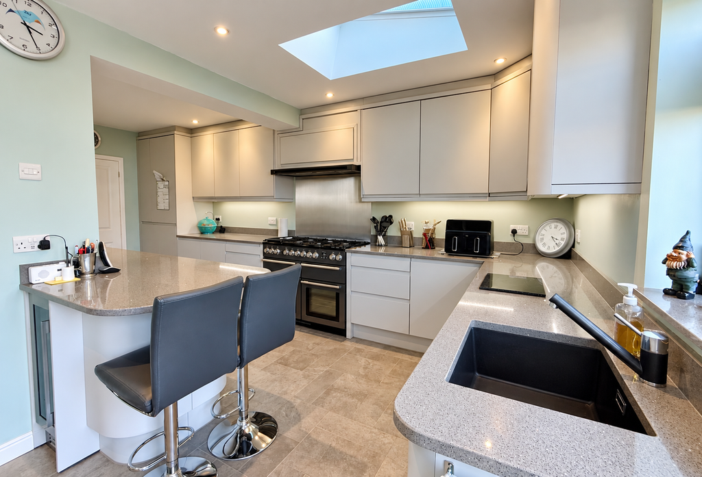 Property photo 2 of 18 C19D4B1C-947F-45B8-882D-29E7483Ca1Ab