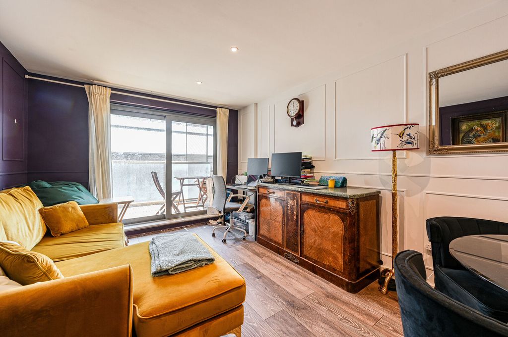 Property photo 2 of 11