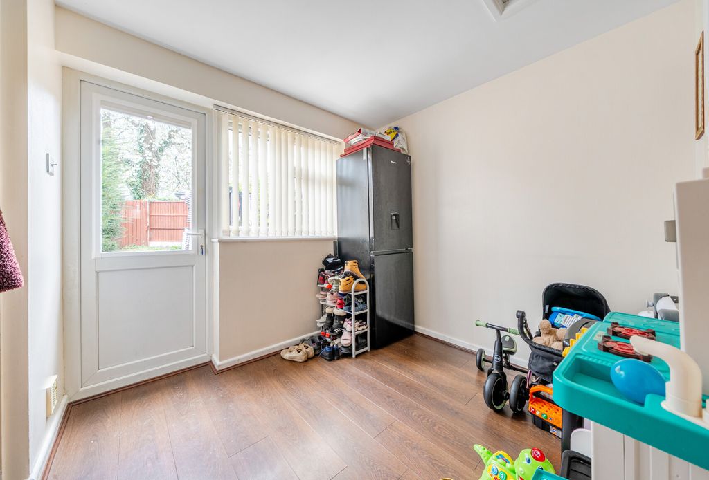 Property photo 3 of 11 1432935-11-69c3Da...