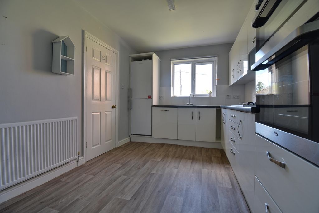 Property photo 3 of 13 Kitchen