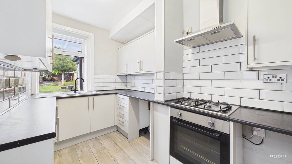 Property photo 2 of 12 4702934