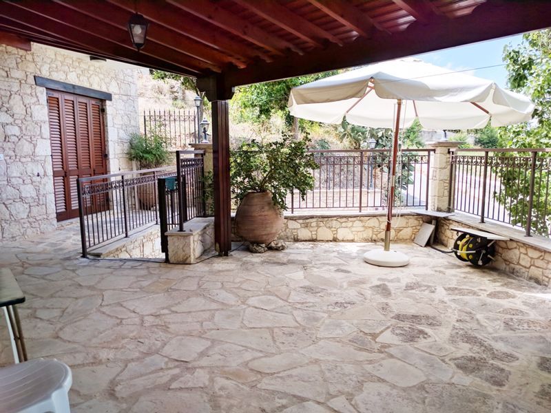 Property photo 3 of 14 Veranda