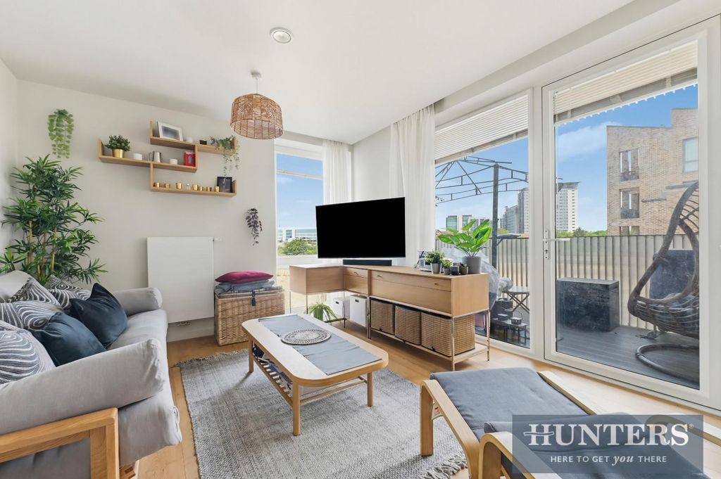 Property photo 3 of 11 Isambard Court Flat 15.Jpg