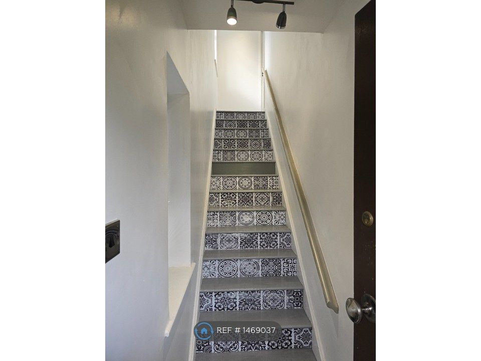 Property photo 2 of 19 Hallway