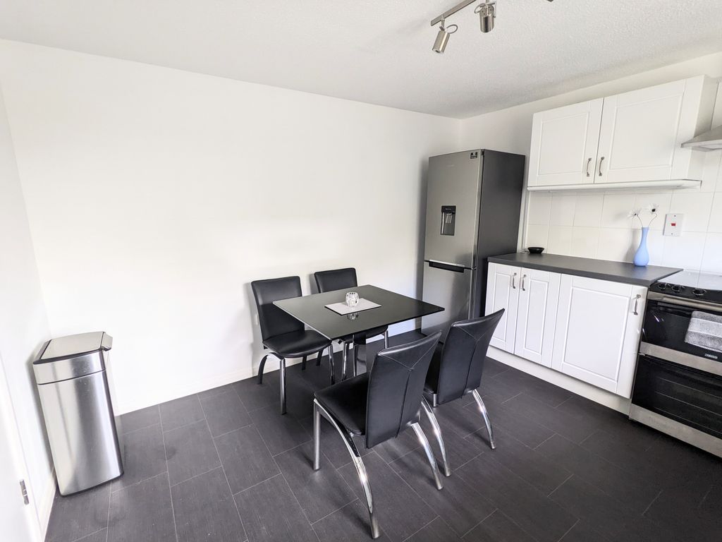 Property photo 3 of 9 Kitchen