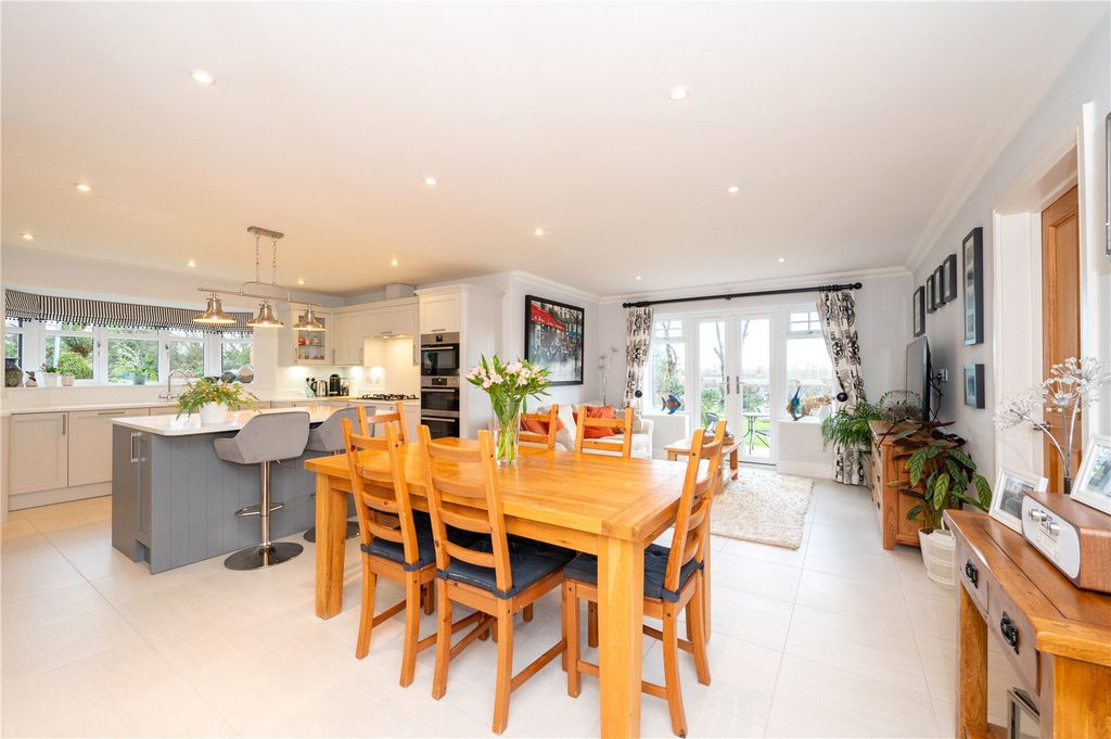 Property photo 2 of 24 Kitchen/Dining