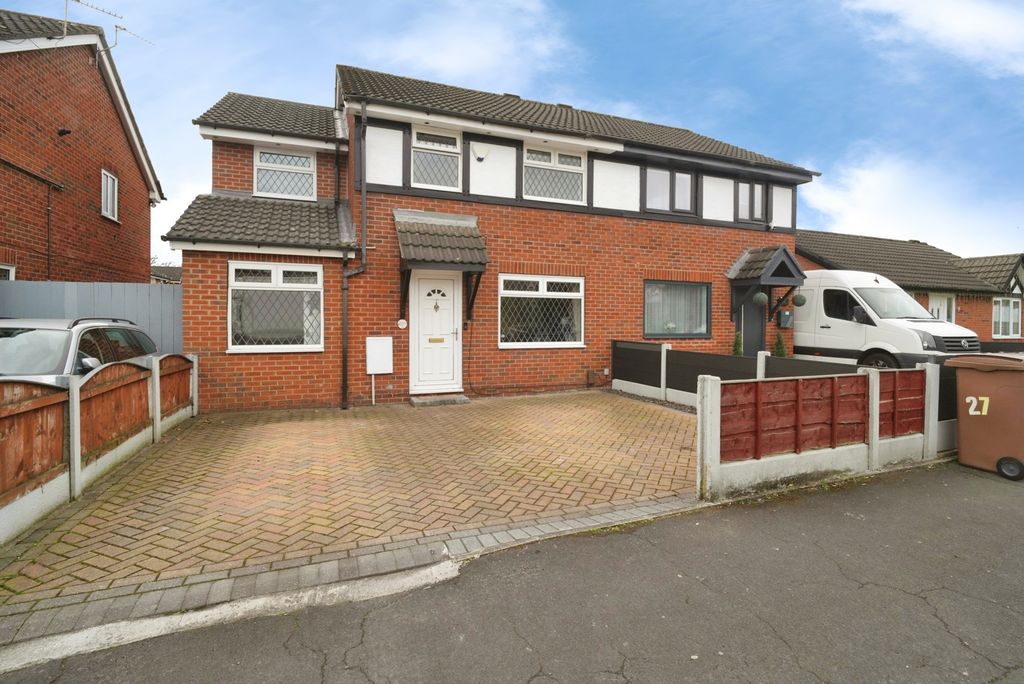 Property photo 1 of 17 External