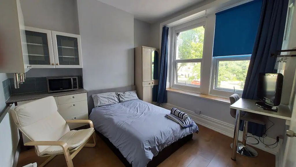 Property photo 2 of 9