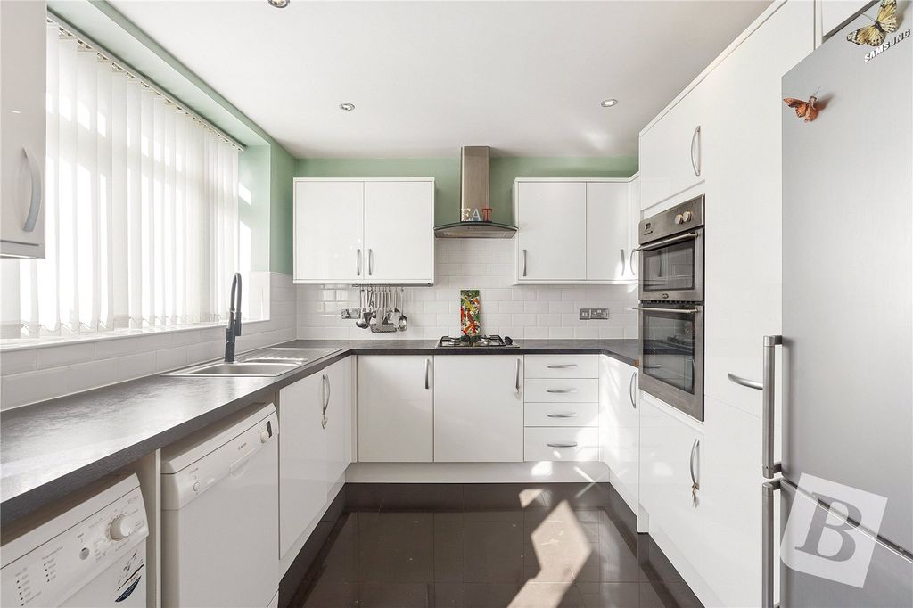 Property photo 2 of 25 Kitchen