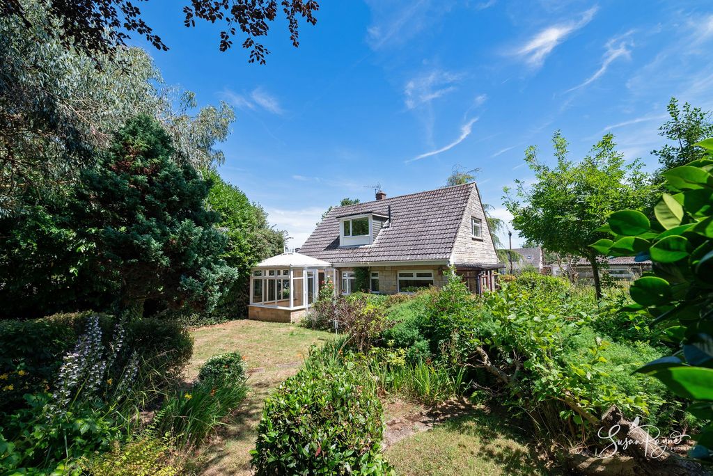 Property photo 2 of 40