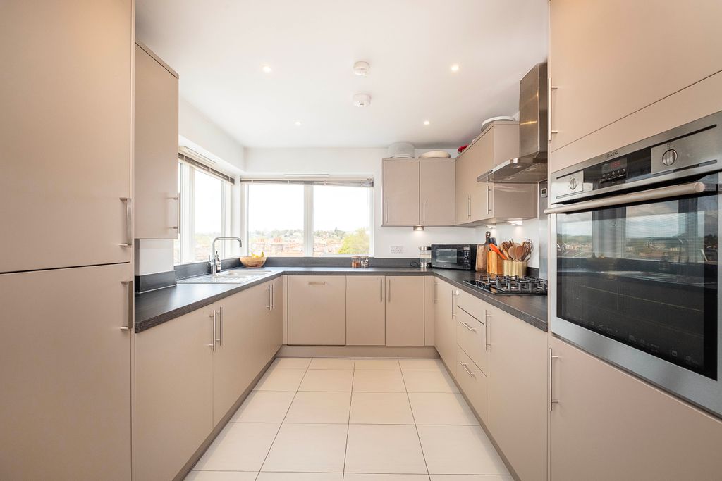 Property photo 2 of 22