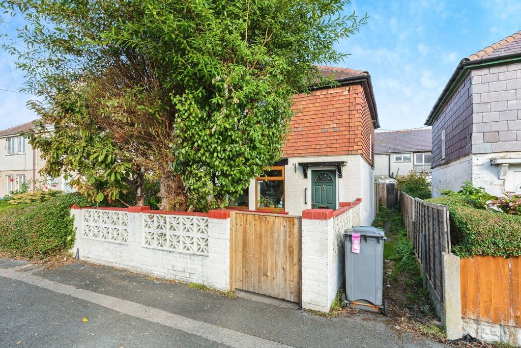 Property photo 1 of 17 Photo