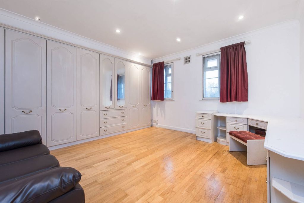 Property photo 1 of 5