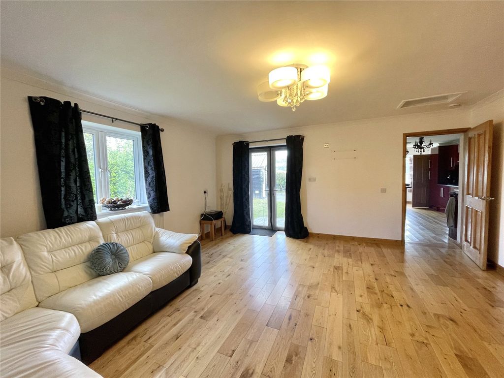 Property photo 2 of 25 Picture No. 23