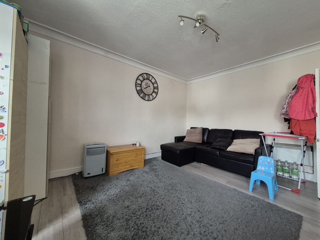 Property photo 2 of 7 Gallery